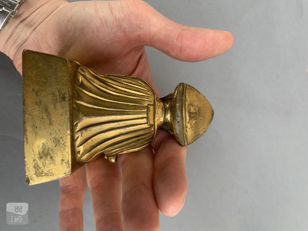 A parcel-gilt bronze figure of lama - 图8